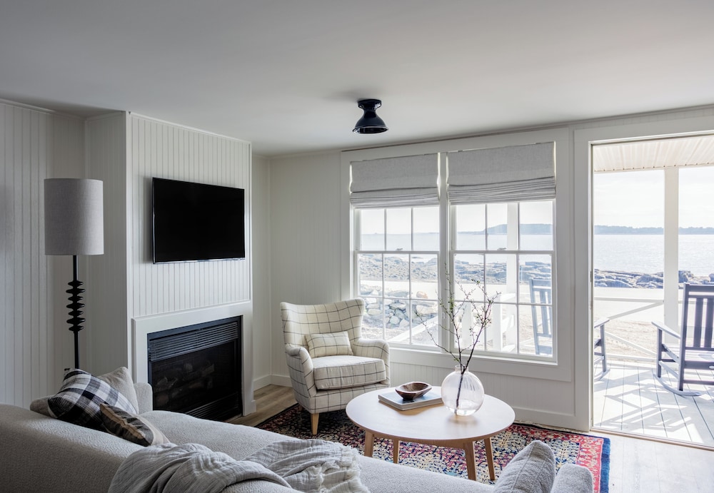 bluebird ocean point inn