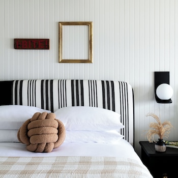 bluebird ocean point inn
