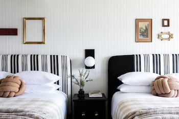 bluebird ocean point inn