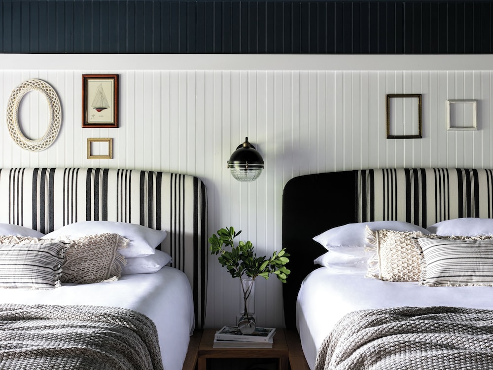 bluebird ocean point inn