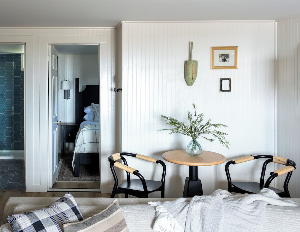 bluebird ocean point inn