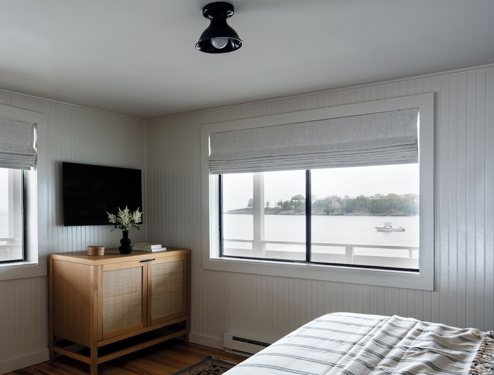 bluebird ocean point inn