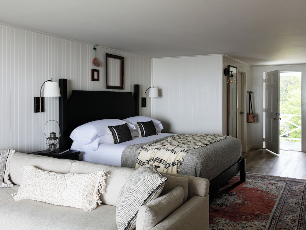 bluebird ocean point inn