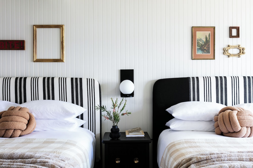 bluebird ocean point inn