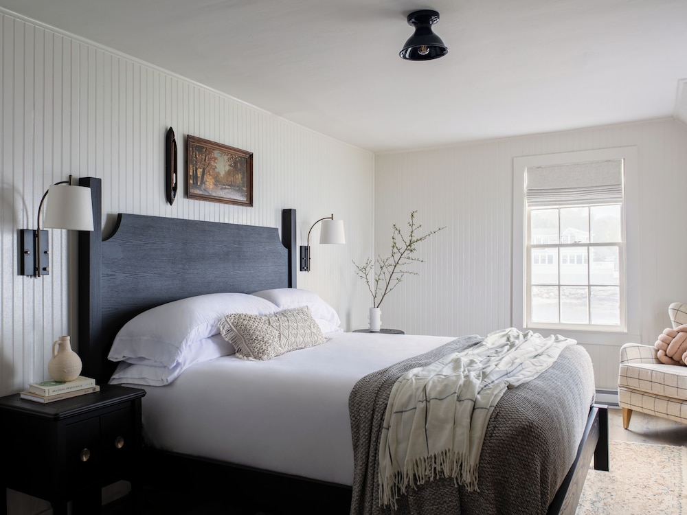 bluebird ocean point inn