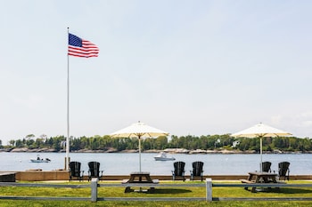 bluebird ocean point inn