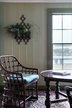 bluebird ocean point inn