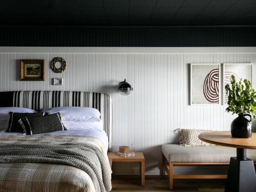 bluebird ocean point inn