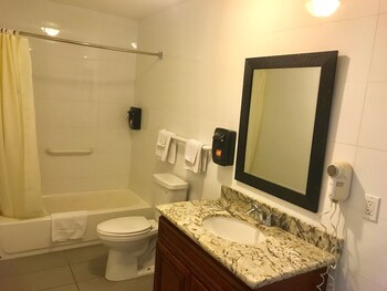 norwalk inn and suites