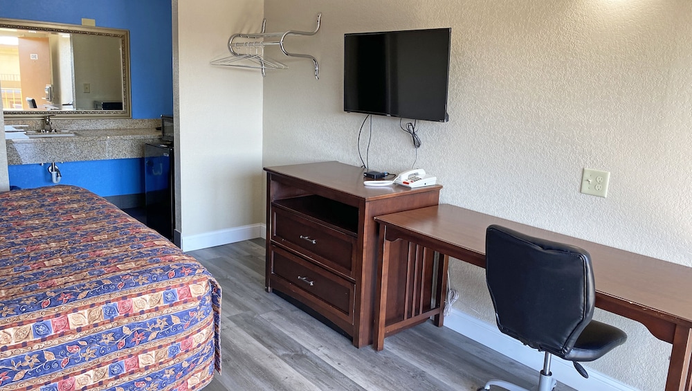 express inn newport news