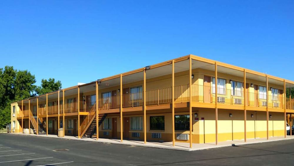 express inn newport news