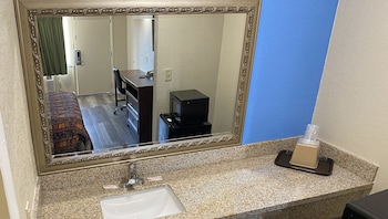 express inn newport news