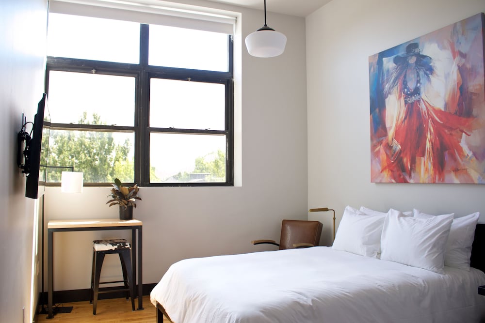 hotel grinnell ascend hotel collection