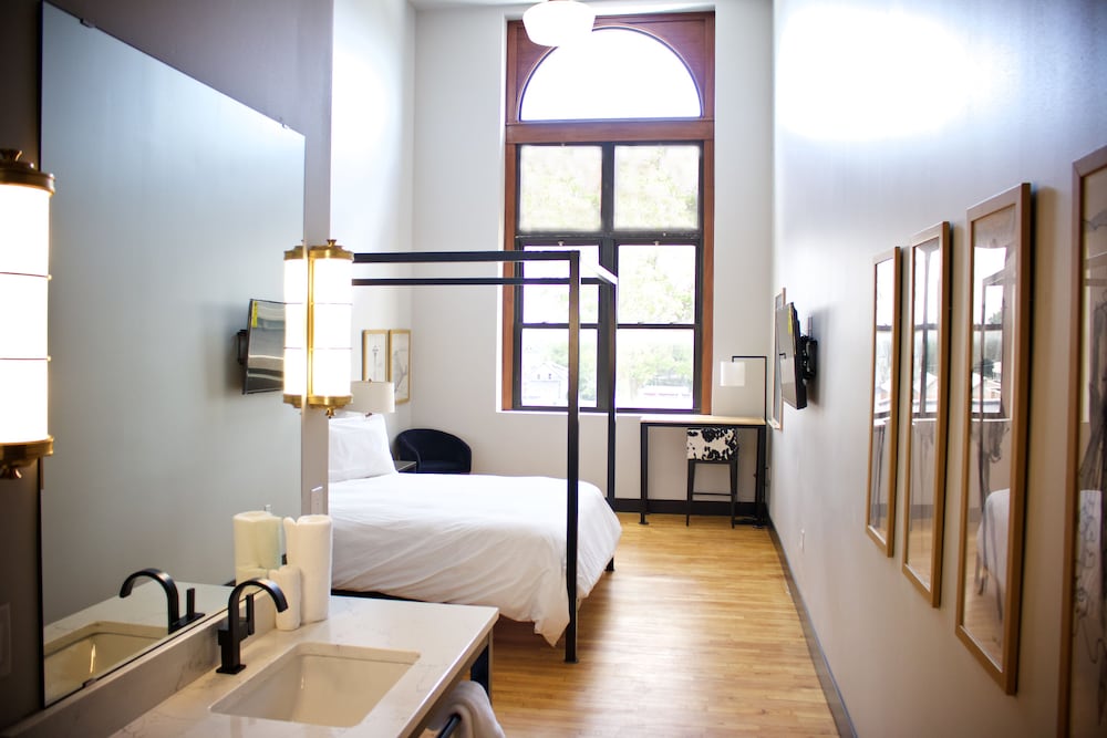 hotel grinnell ascend hotel collection