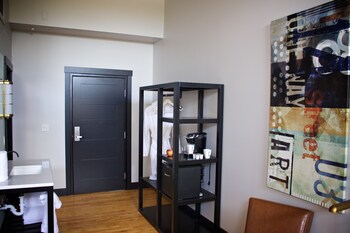 hotel grinnell ascend hotel collection