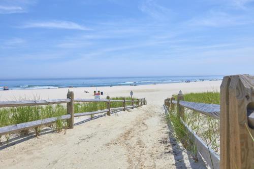 Drifting Sands Oceanfront Hotel,Brant Beach>>Beach Haven,4 star
