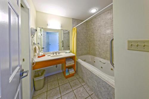 Drifting Sands Oceanfront Hotel,Brant Beach>>Beach Haven,4 star