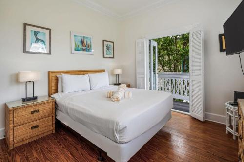 Sunnyside Up By Brightwild Pool Parking,Farara Shores>>Key Colony Beach,3 star