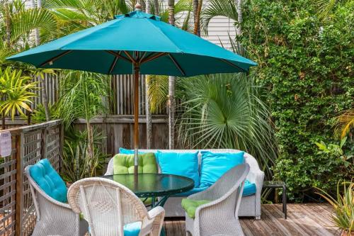 Sunnyside Up By Brightwild Pool Parking,Farara Shores>>Key Colony Beach,3 star