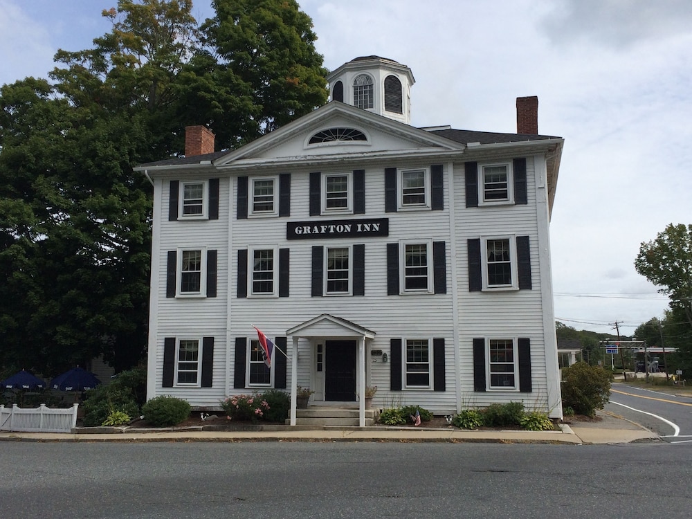 hunters grille and tap at the grafton inn