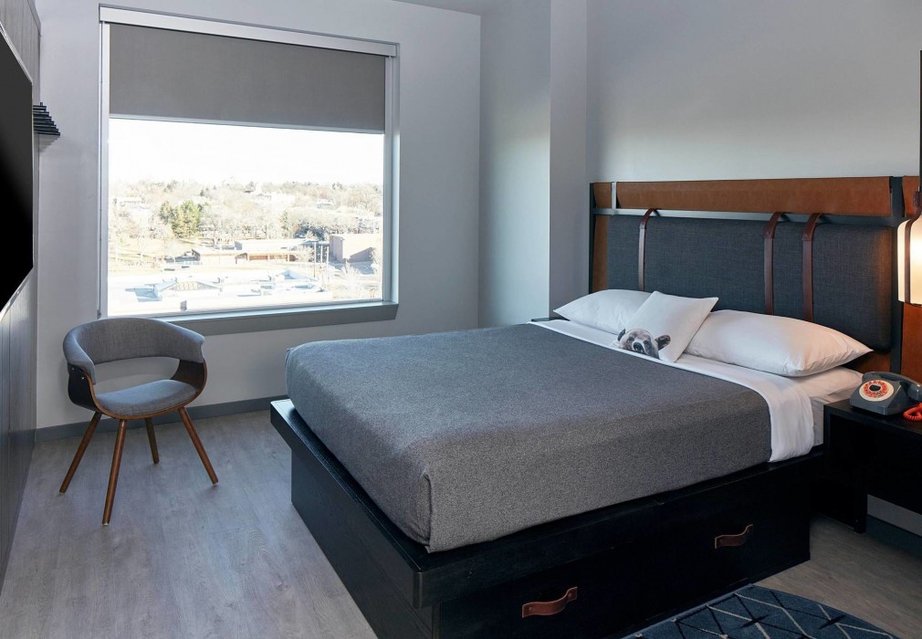 Moxy Denver Cherry Creek,Glendale>>Denver,4 star