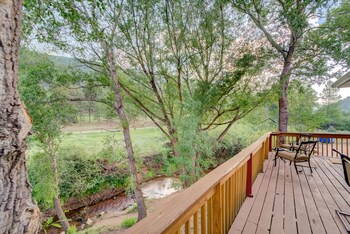 cascade mountain stream