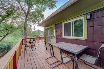 cascade mountain stream