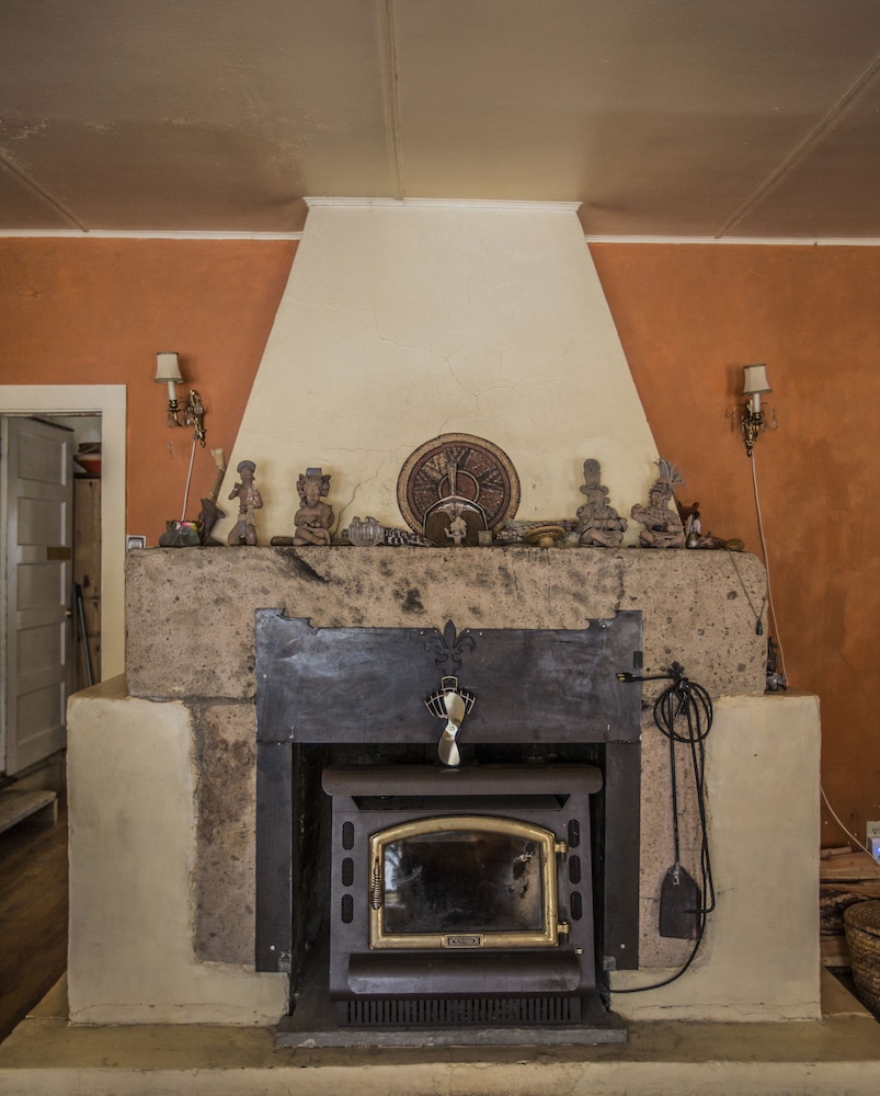 taos goji farm and eco lodge retreat