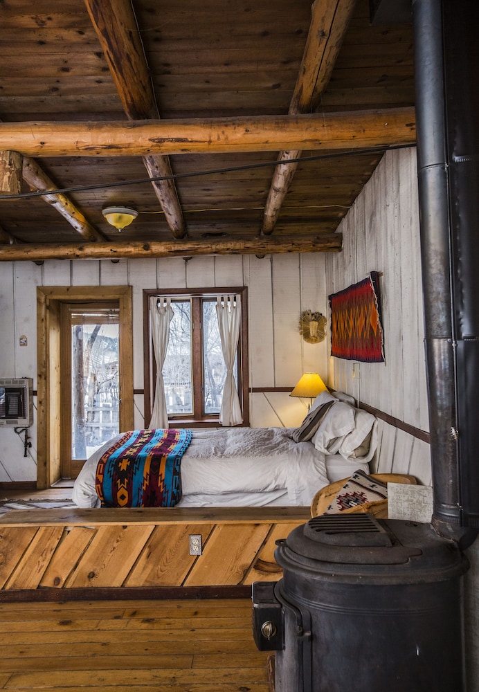 taos goji farm and eco lodge retreat