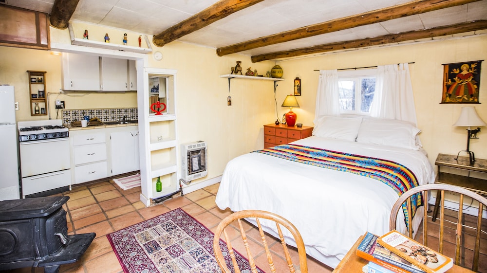 taos goji farm and eco lodge retreat