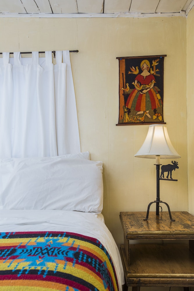 taos goji farm and eco lodge retreat