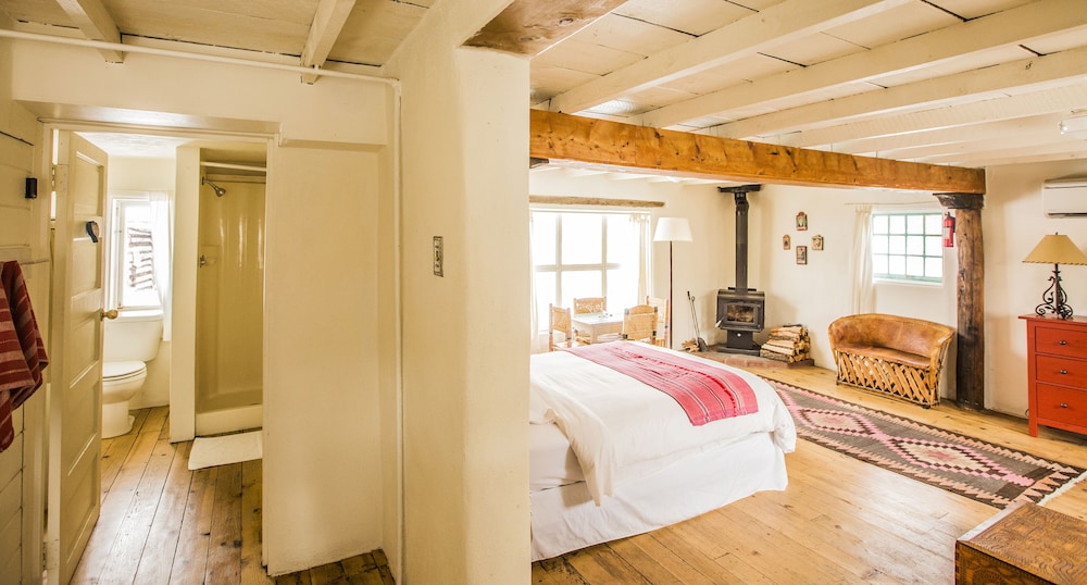 taos goji farm and eco lodge retreat