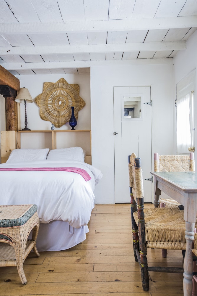 taos goji farm and eco lodge retreat