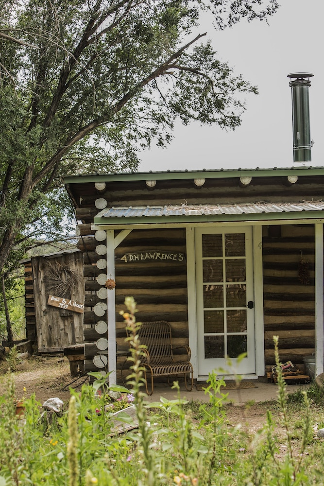 taos goji farm and eco lodge retreat
