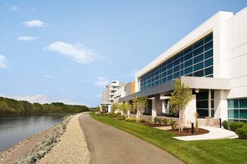 the landing hotel at rivers casino and resort