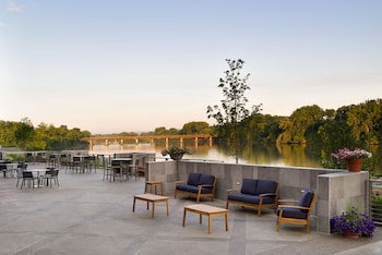 the landing hotel at rivers casino and resort