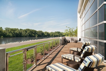 the landing hotel at rivers casino and resort