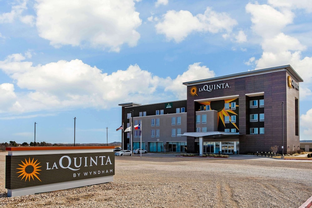 La Quinta Inn & Suites By Wyndham Sweetwater East,Nolan>>Abilene,3 star