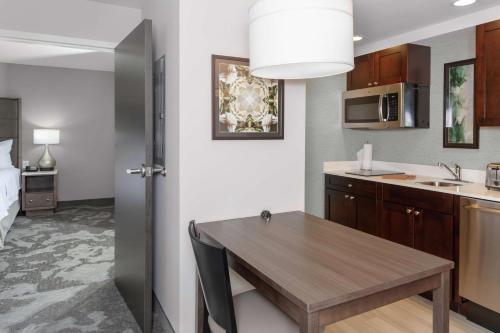 homewood suites by hilton lansing eastwood