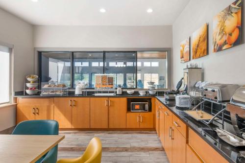 comfort inn and suites