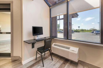 comfort inn and suites