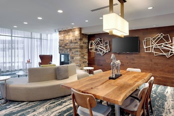 fairfield inn and suites by marriott springfield north