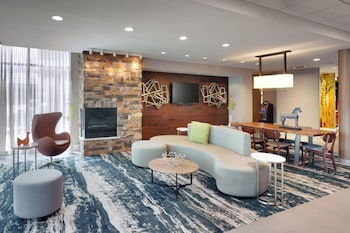 fairfield inn and suites by marriott springfield north