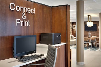 fairfield inn and suites by marriott springfield north