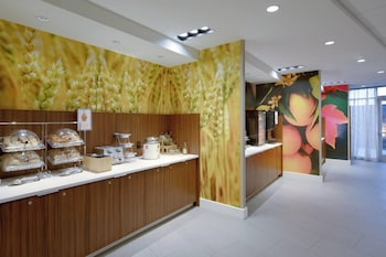 fairfield inn and suites by marriott springfield north