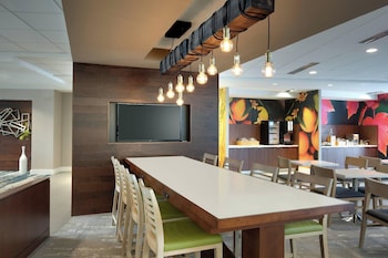 fairfield inn and suites by marriott springfield north