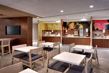 fairfield inn and suites by marriott springfield north