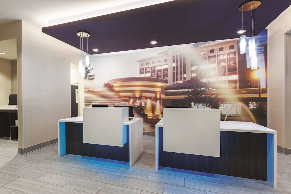 La Quinta Inn & Suites By Wyndham Terre Haute,Spring Hill>>Indianapolis,3 star