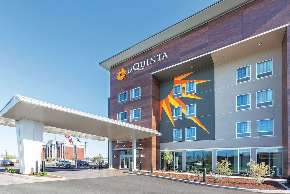 La Quinta Inn & Suites By Wyndham Terre Haute,Spring Hill>>Indianapolis,3 star