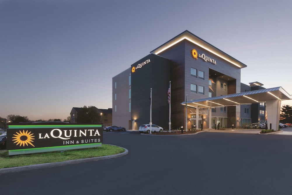 La Quinta Inn & Suites By Wyndham Terre Haute,Spring Hill>>Indianapolis,3 star